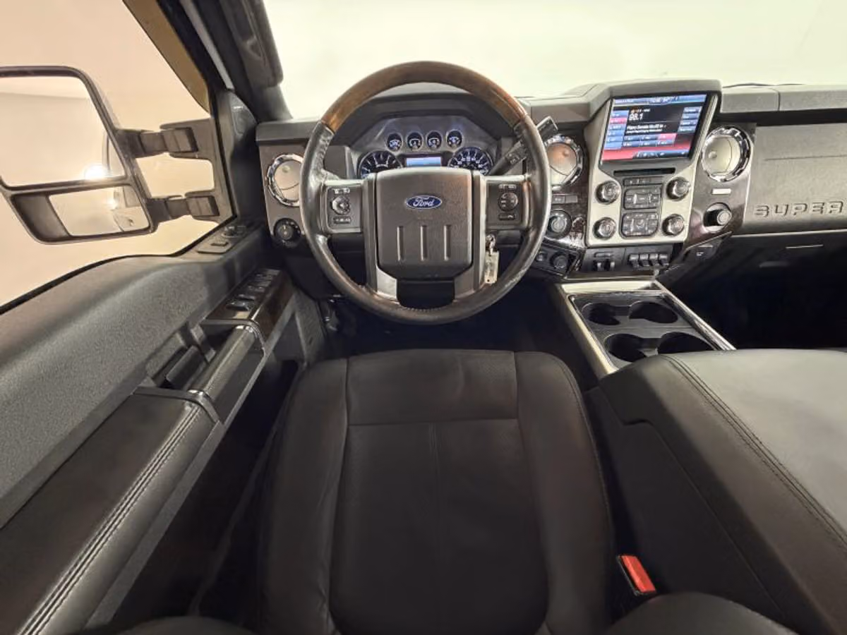 2016 Ford F-350 Super Duty Platinum Crew Cab Image 25