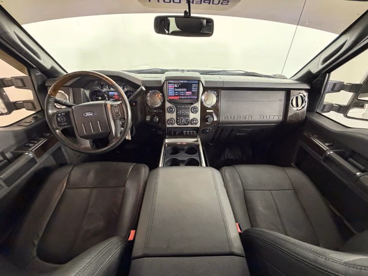 2016 Ford F-350 Super Duty Platinum Crew Cab Image 19