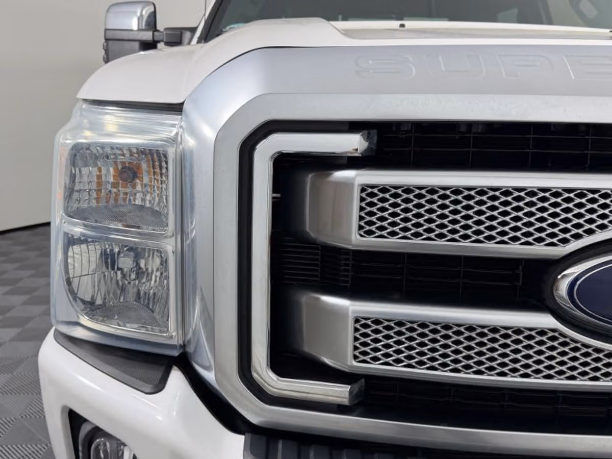 2016 Ford F-350 Super Duty Platinum Crew Cab Image 4