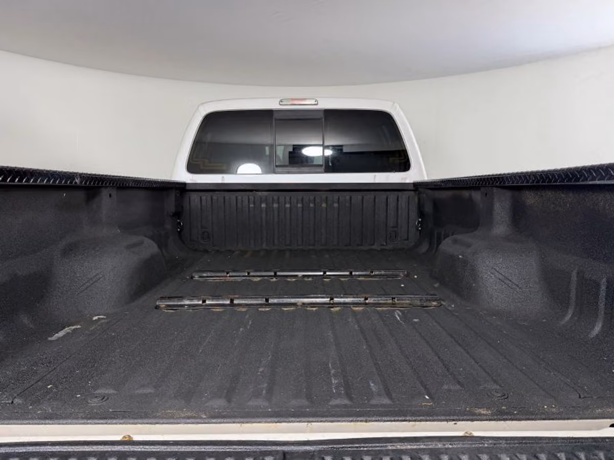 2016 Ford F-350 Super Duty Platinum Crew Cab Image 17