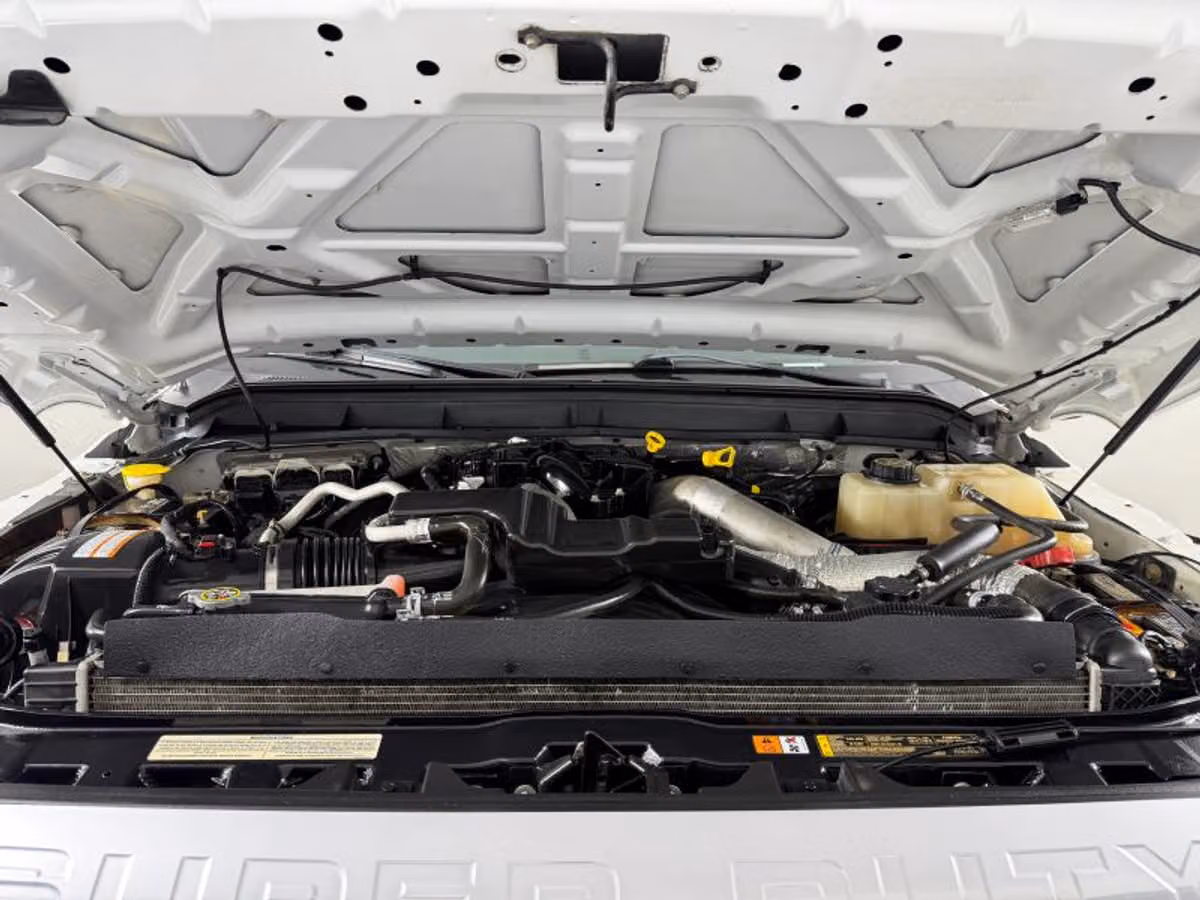 2016 Ford F-350 Super Duty Platinum Crew Cab Image 18