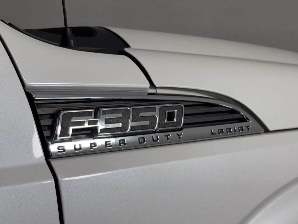 2016 Ford F-350 Super Duty Platinum Crew Cab Image 16
