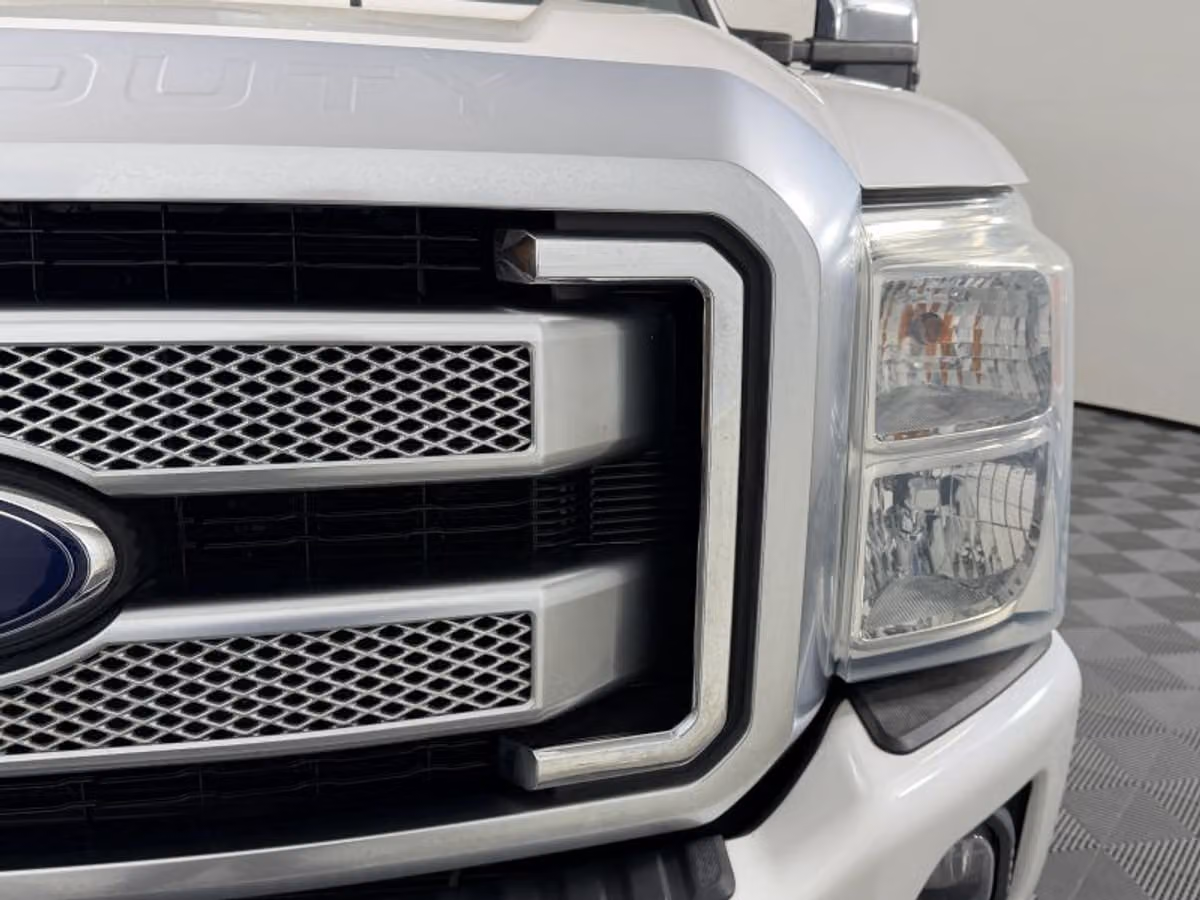 2016 Ford F-350 Super Duty Platinum Crew Cab Image 5