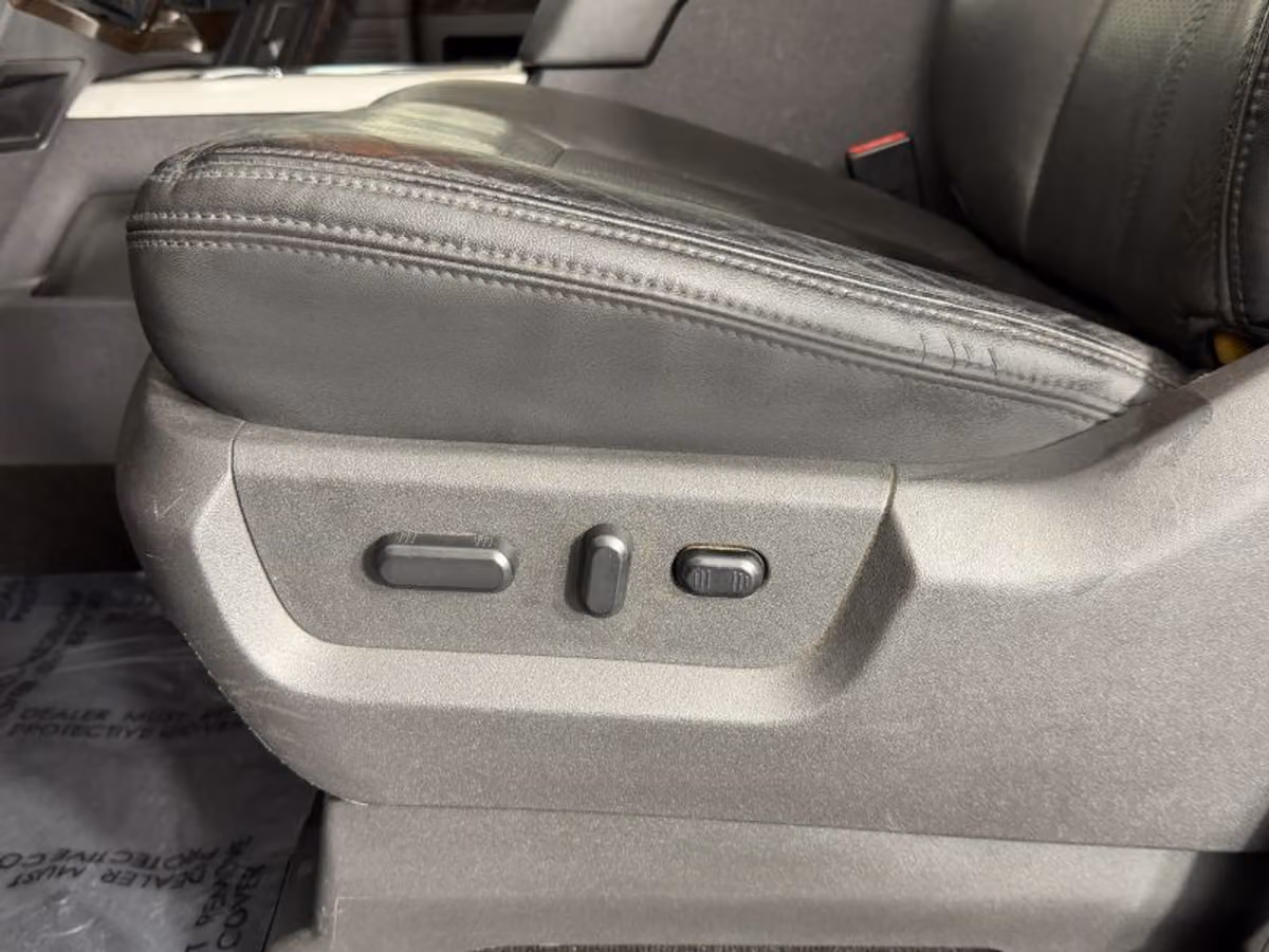 2016 Ford F-350 Super Duty Platinum Crew Cab Image 34