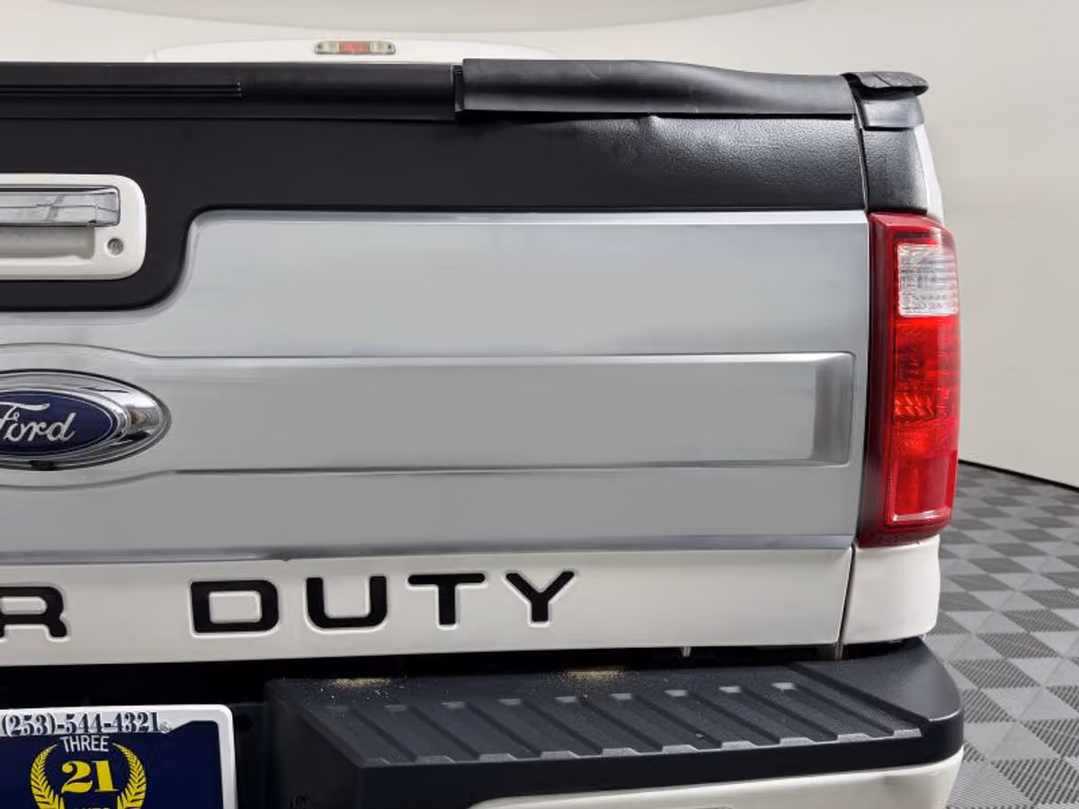 2016 Ford F-350 Super Duty Platinum Crew Cab Image 11