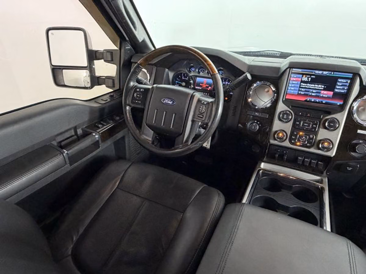 2016 Ford F-350 Super Duty Platinum Crew Cab Image 20