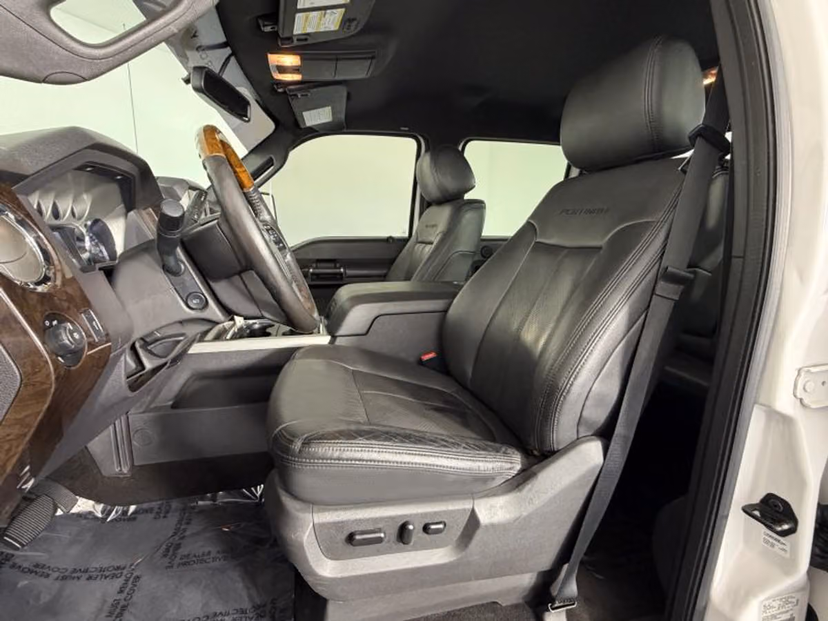 2016 Ford F-350 Super Duty Platinum Crew Cab Image 29