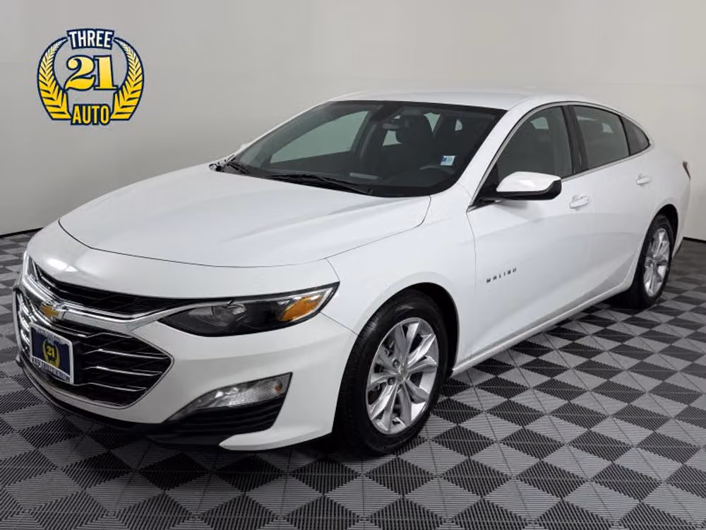 2022 Chevrolet Malibu LT Image 1