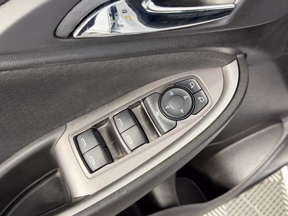 2022 Chevrolet Malibu LT Image 24