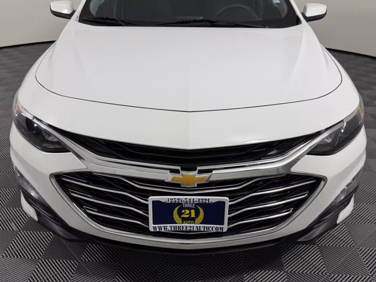 2022 Chevrolet Malibu LT Image 3