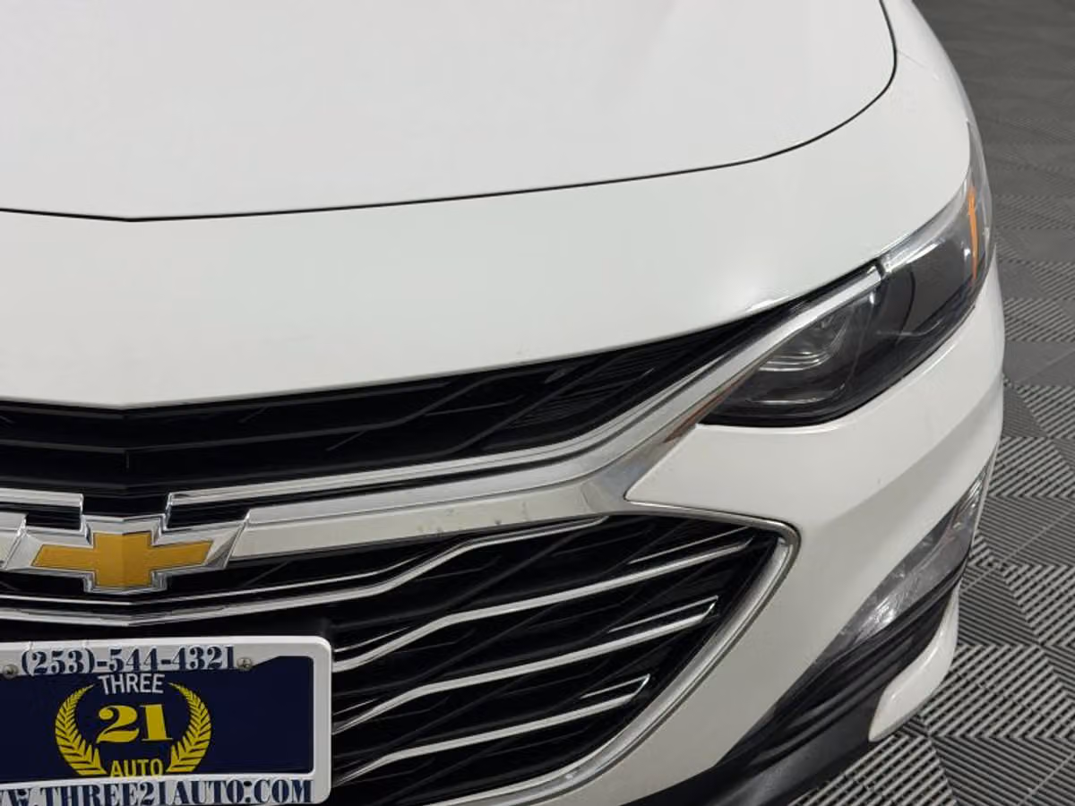 2022 Chevrolet Malibu LT Image 4