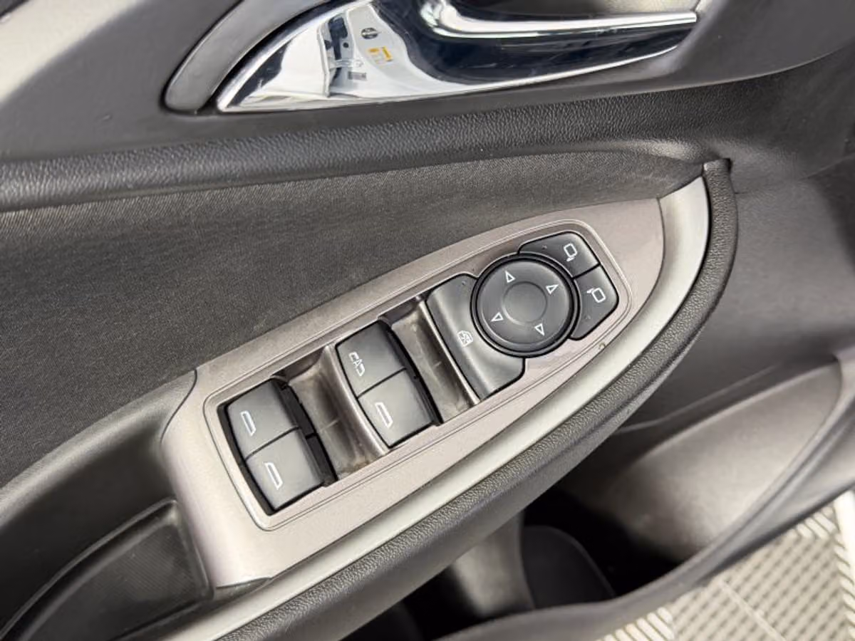 2022 Chevrolet Malibu LT Image 24