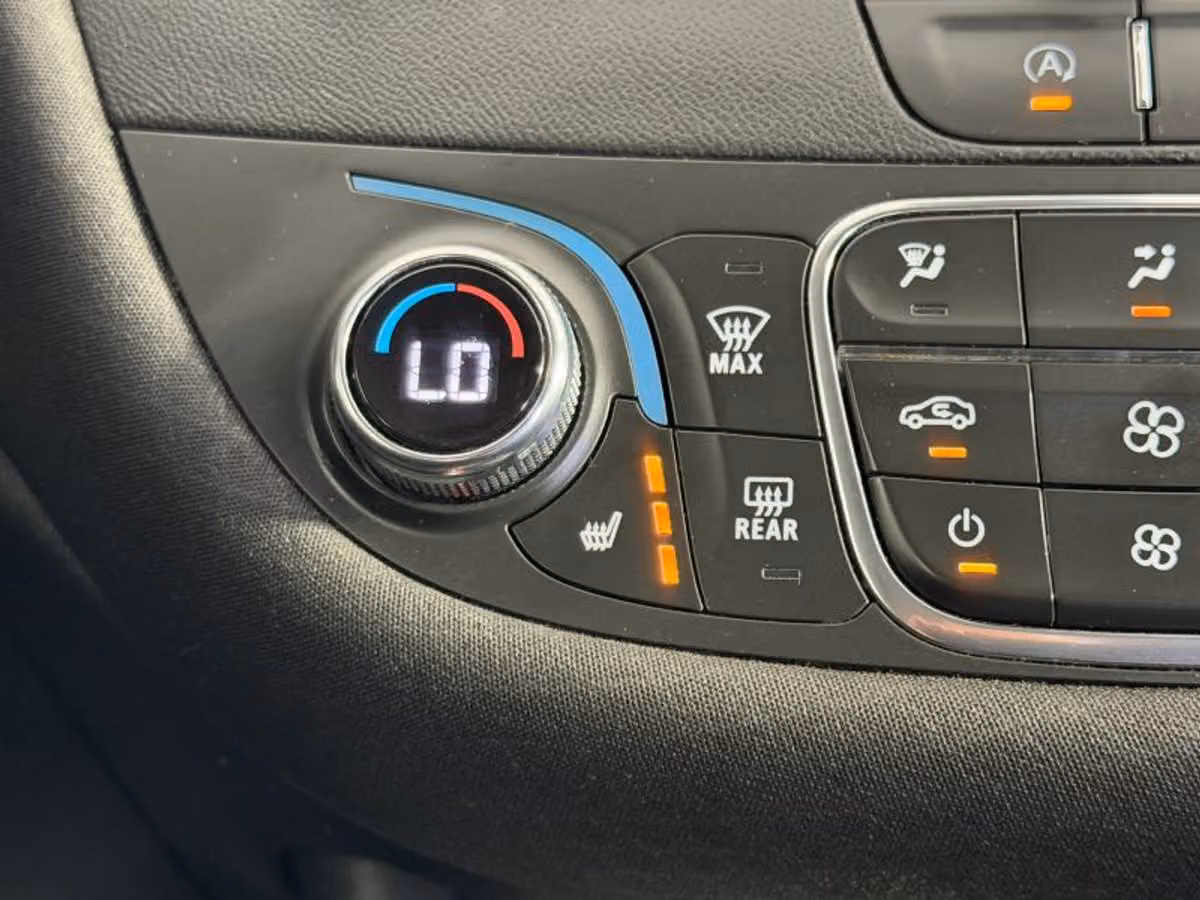 2022 Chevrolet Malibu LT Image 32