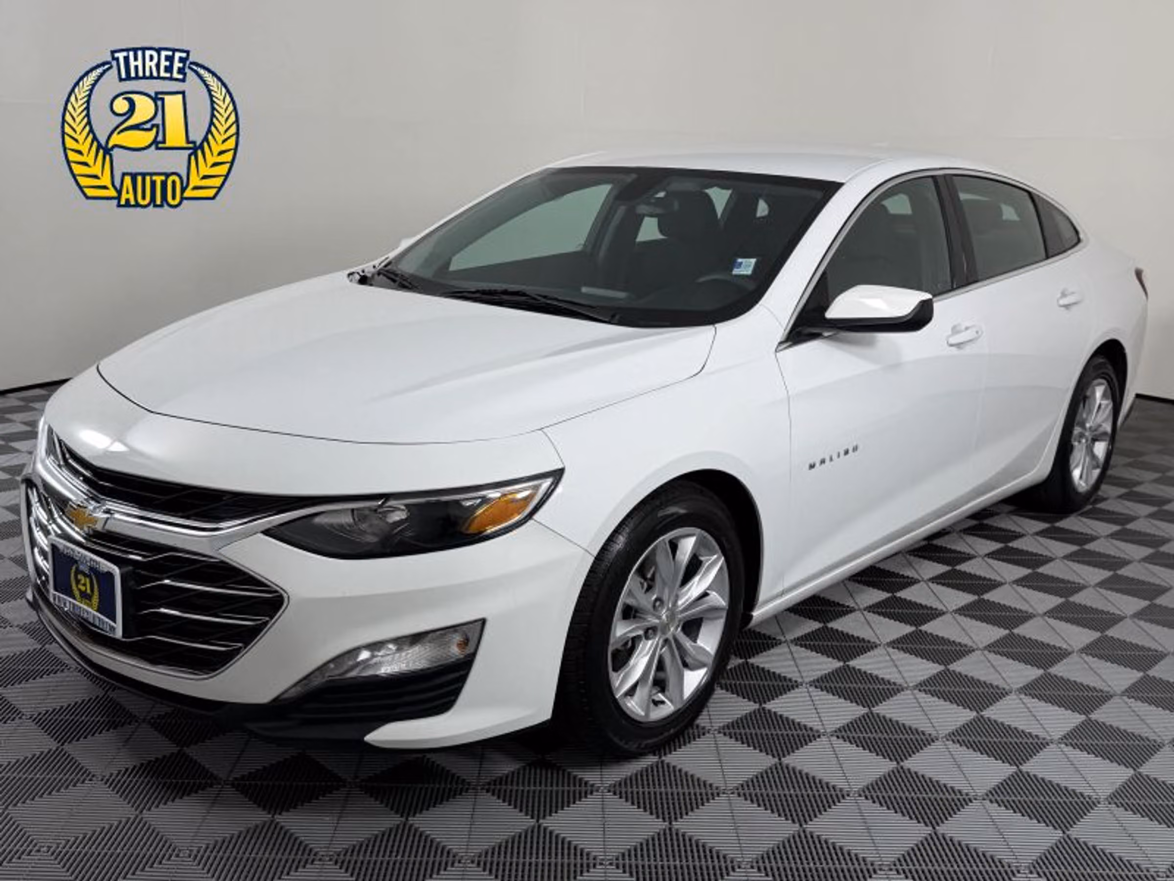 2022 Chevrolet Malibu LT Image 1