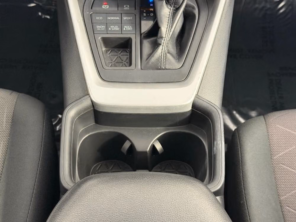 2019 Toyota RAV4 XLE Image 25