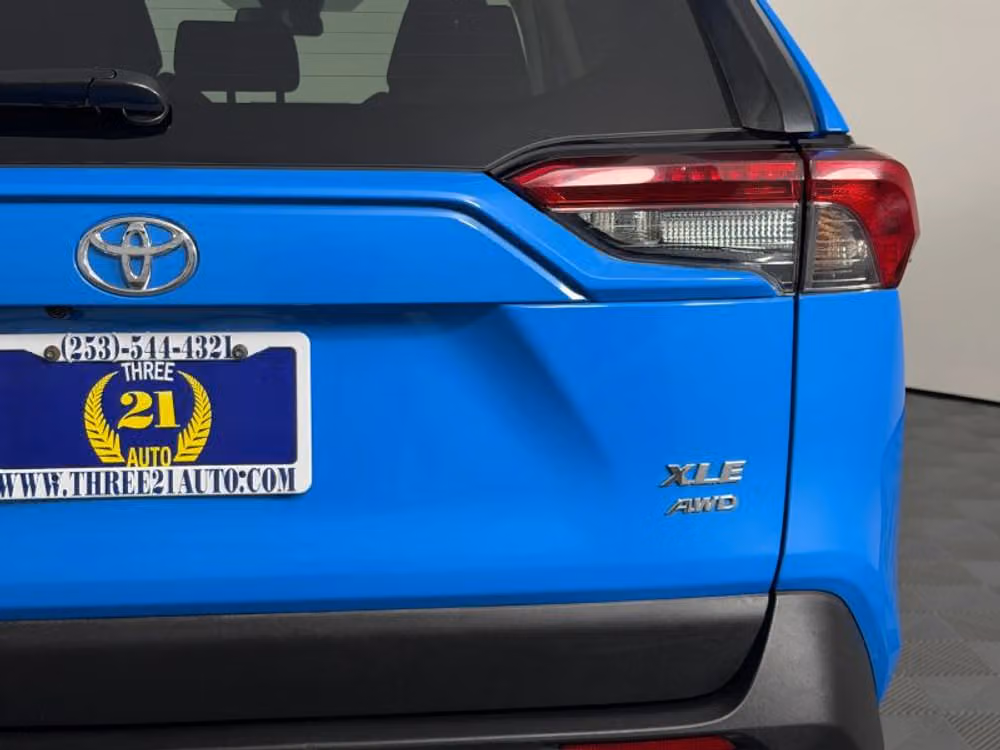 2019 Toyota RAV4 XLE Image 11
