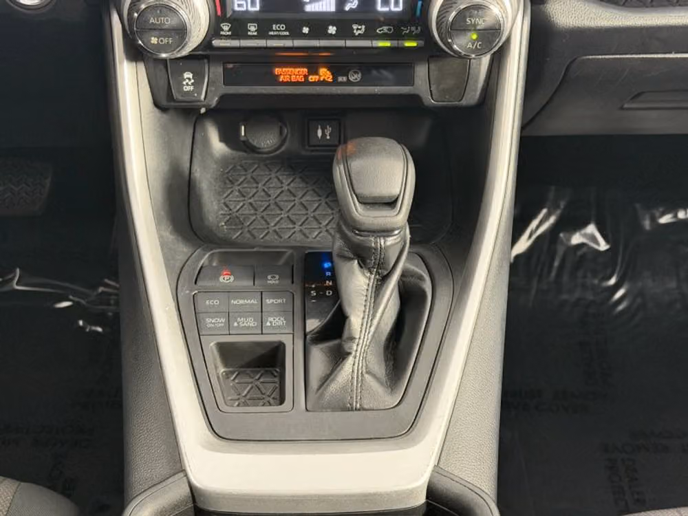 2019 Toyota RAV4 XLE Image 24