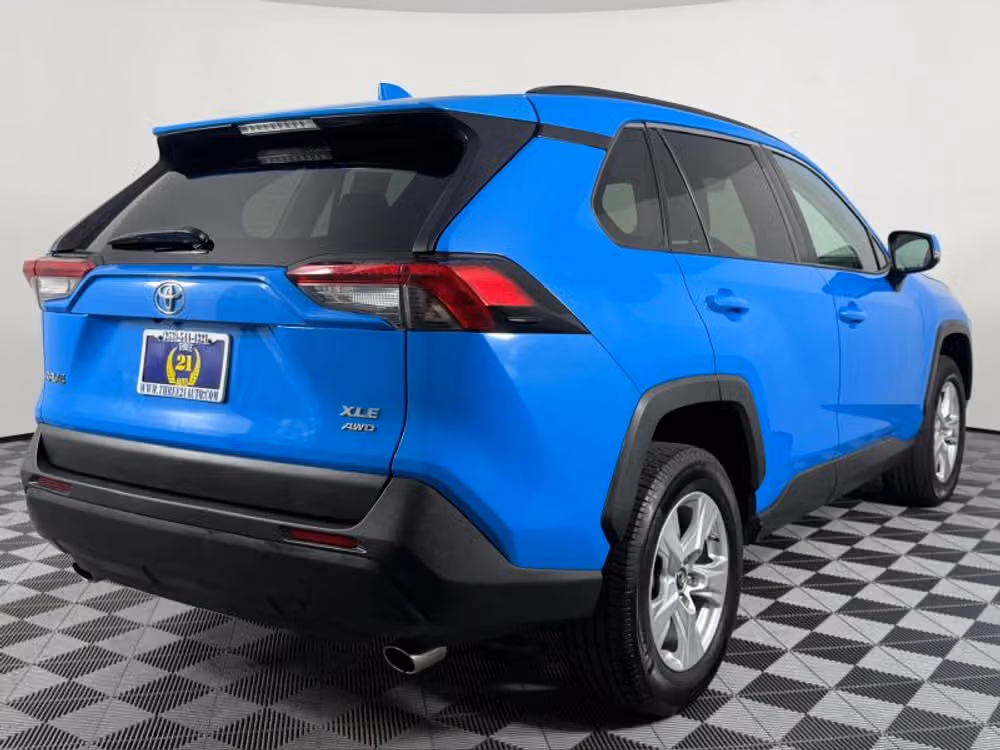 2019 Toyota RAV4 XLE Image 8