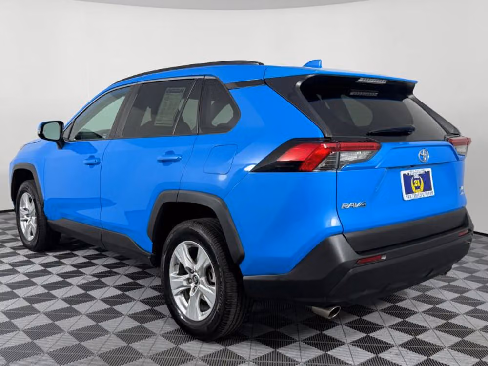 2019 Toyota RAV4 XLE Image 12