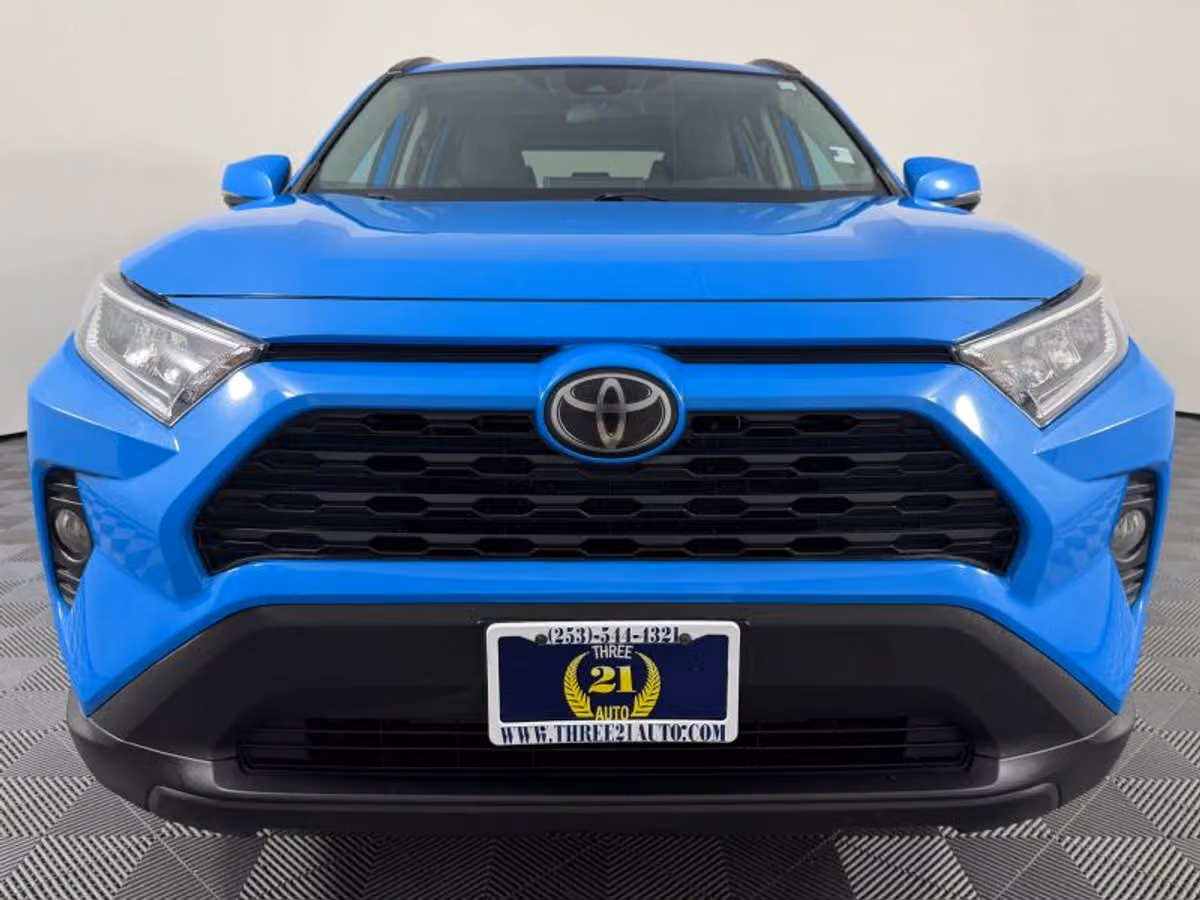 2019 Toyota RAV4 XLE Image 3