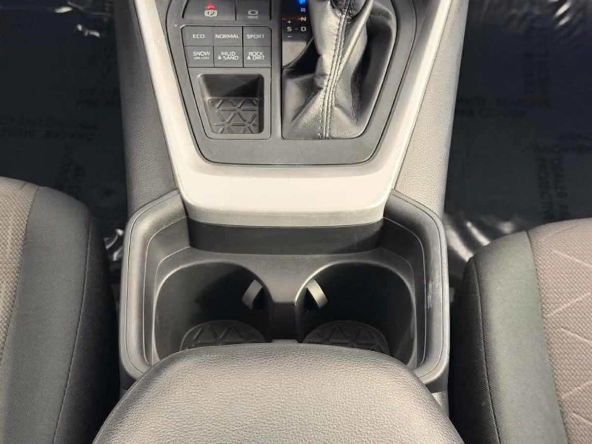 2019 Toyota RAV4 XLE Image 25