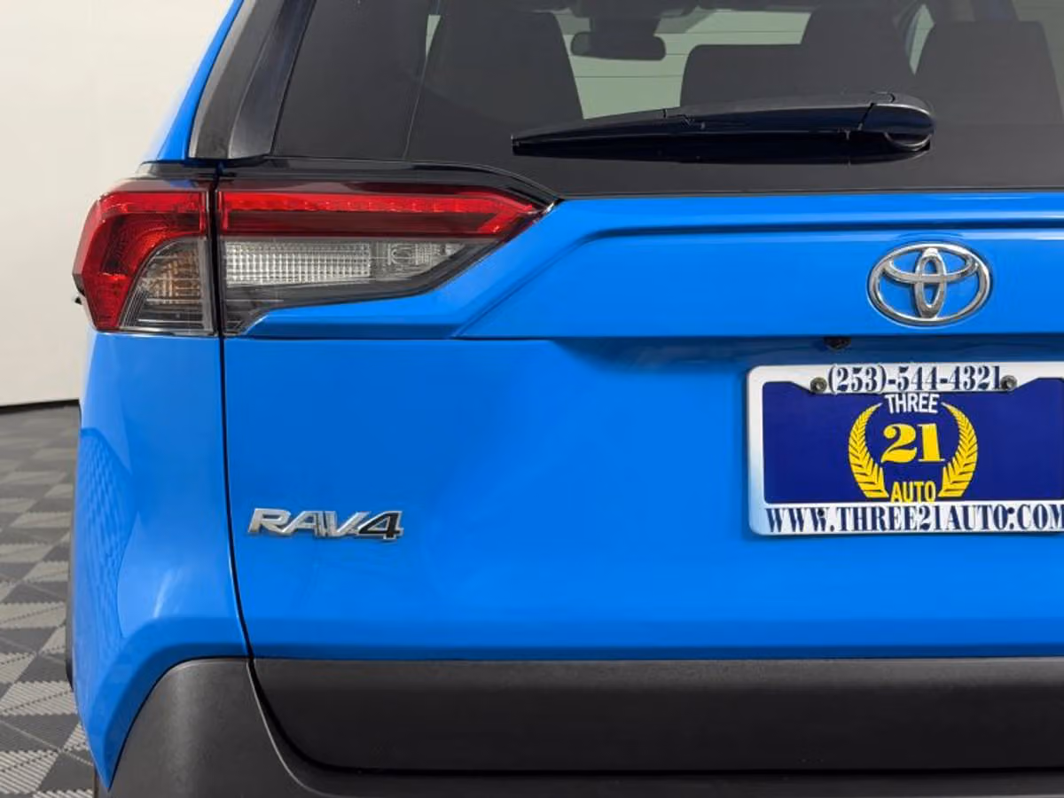 2019 Toyota RAV4 XLE Image 10