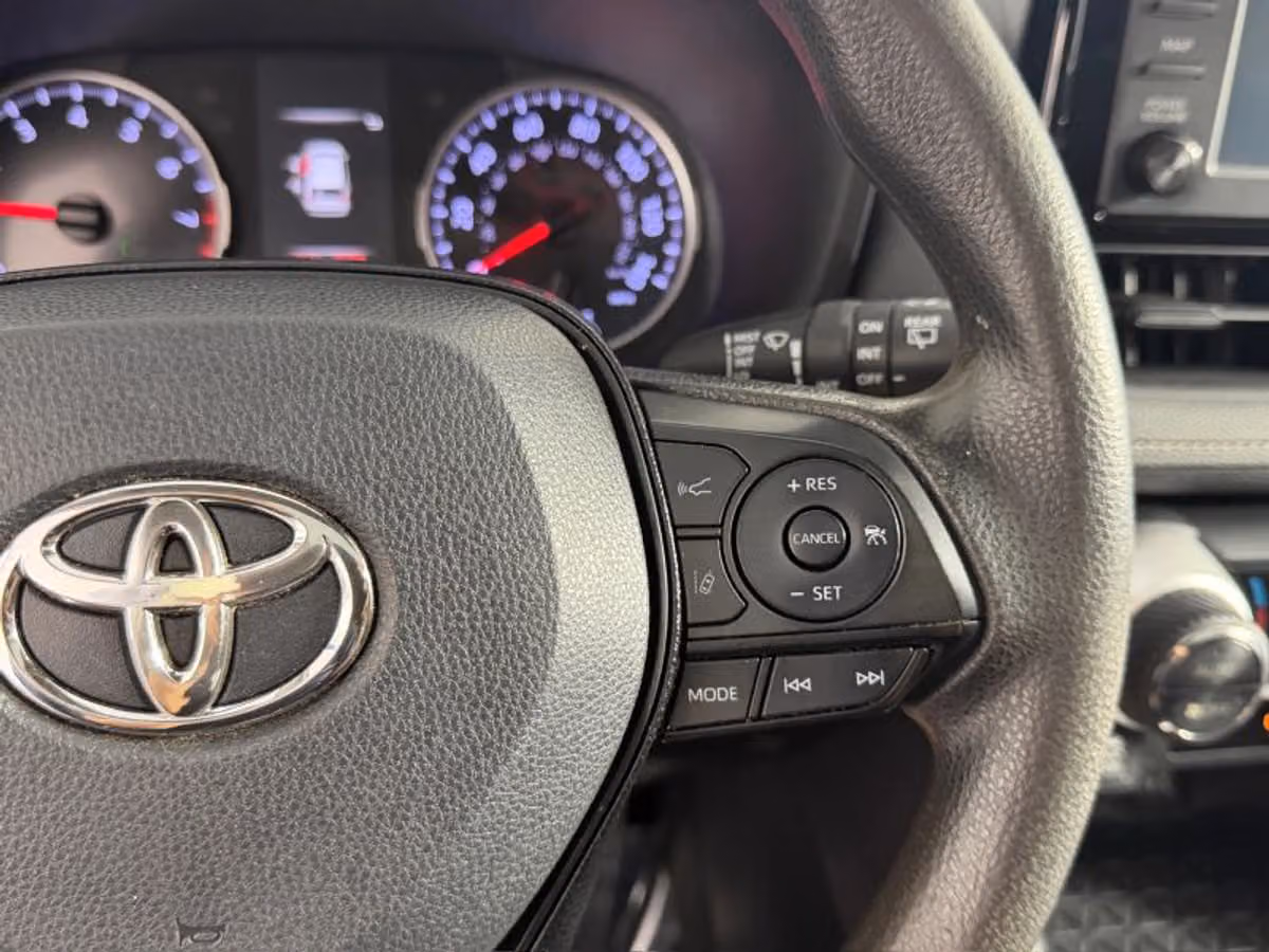 2019 Toyota RAV4 XLE Image 29