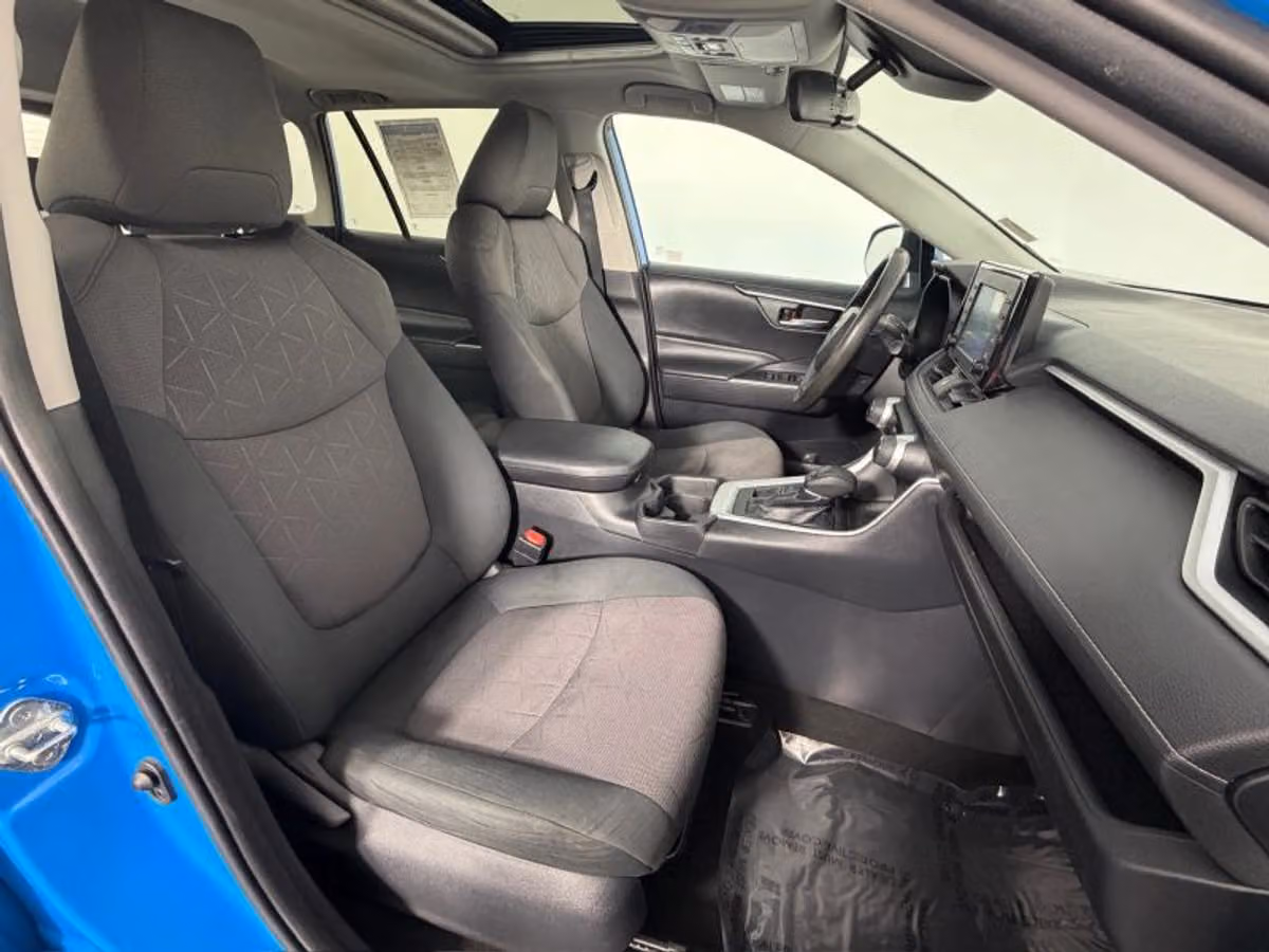 2019 Toyota RAV4 XLE Image 31