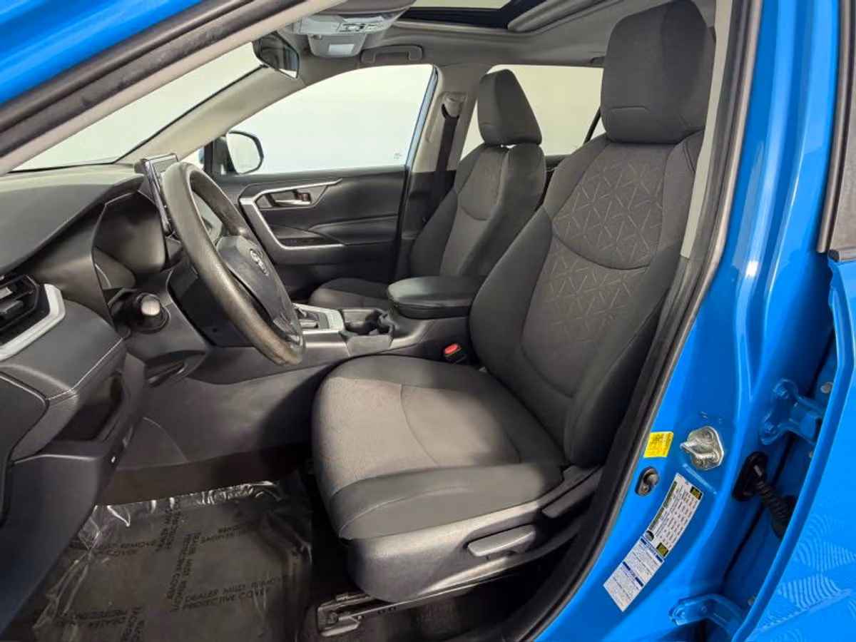 2019 Toyota RAV4 XLE Image 30