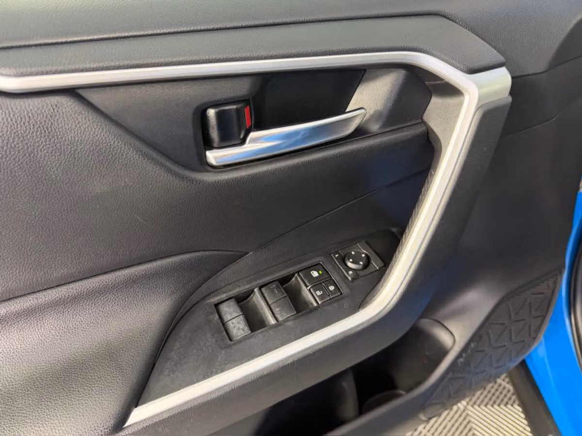 2019 Toyota RAV4 XLE Image 33