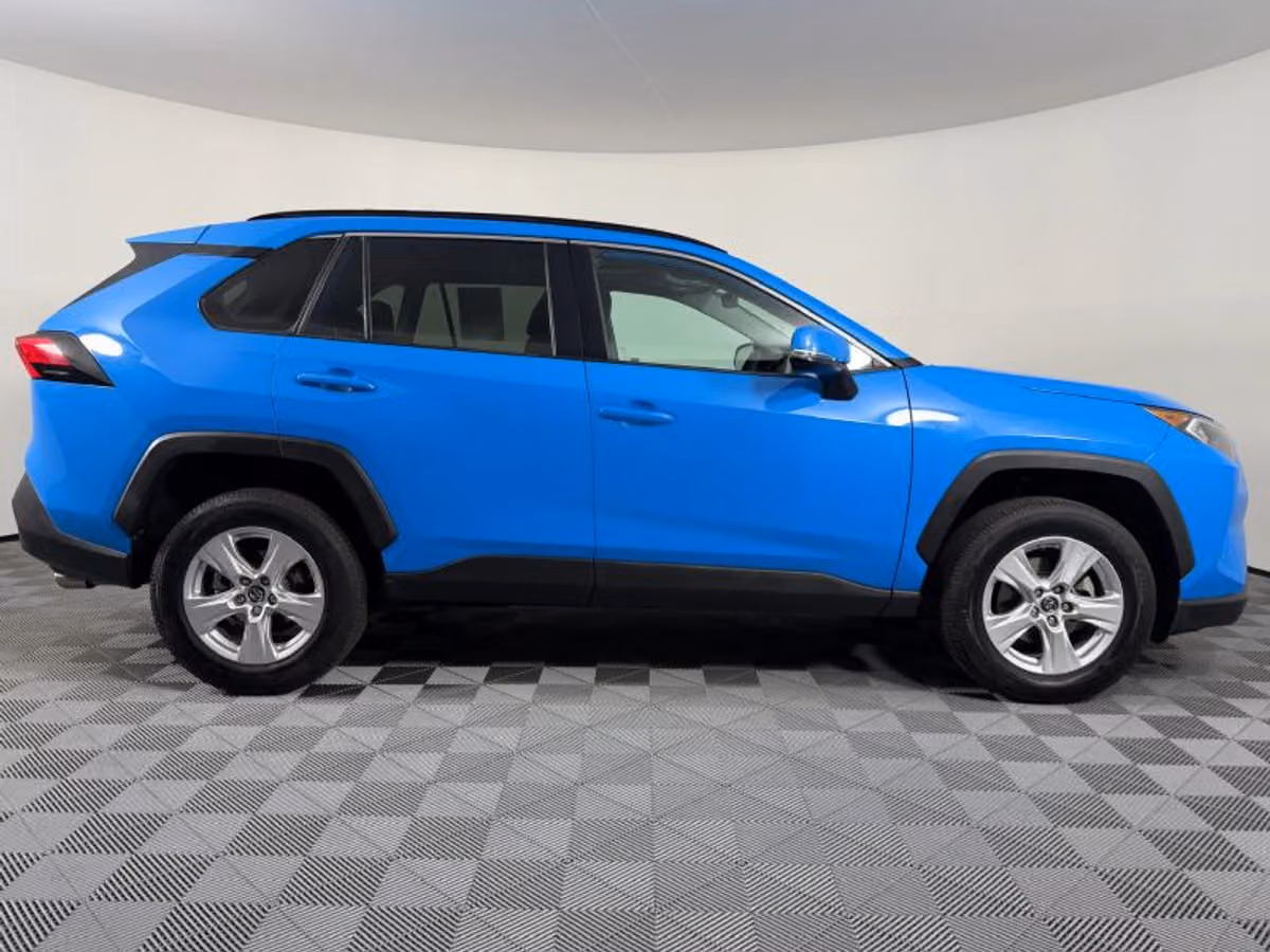 2019 Toyota RAV4 XLE Image 7