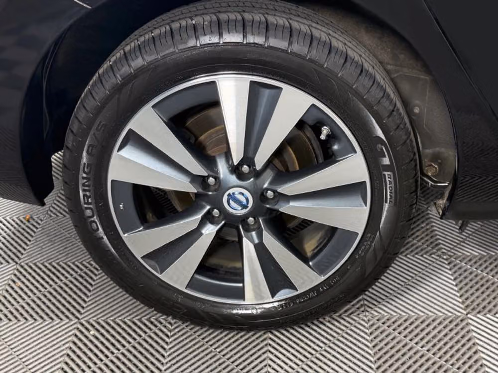 2013 Nissan LEAF SL Image 28