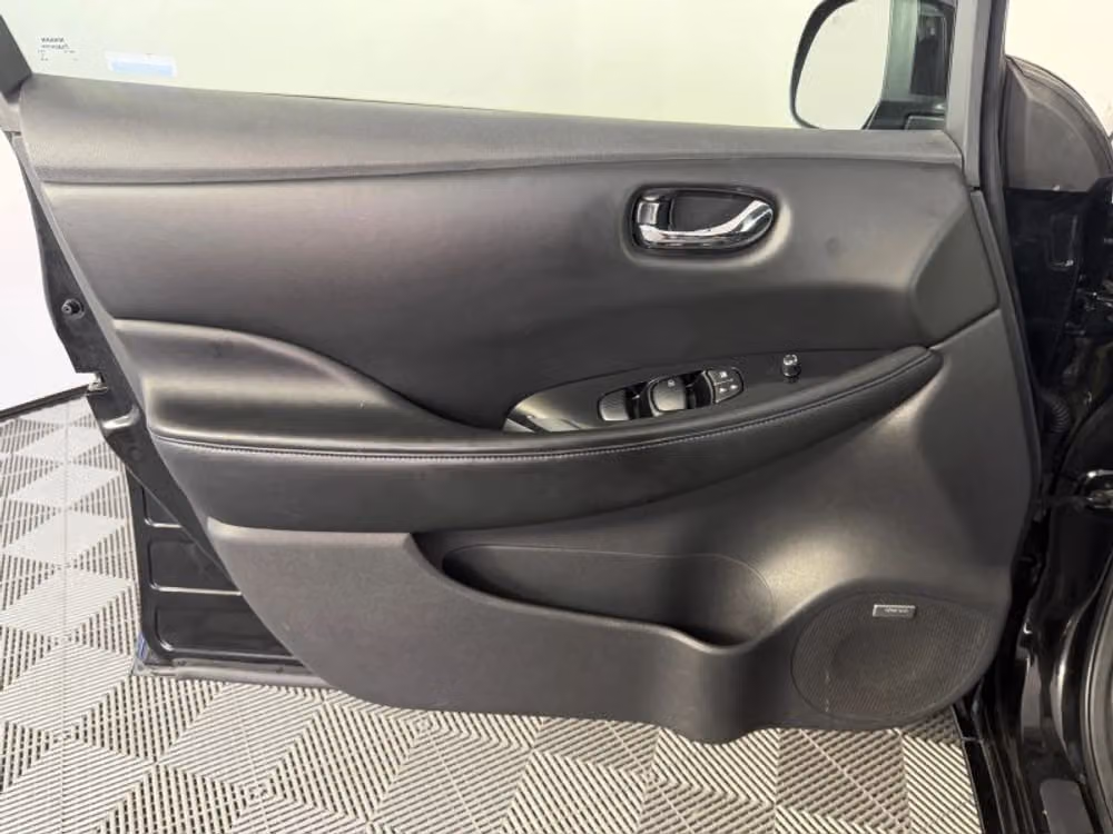 2013 Nissan LEAF SL Image 19
