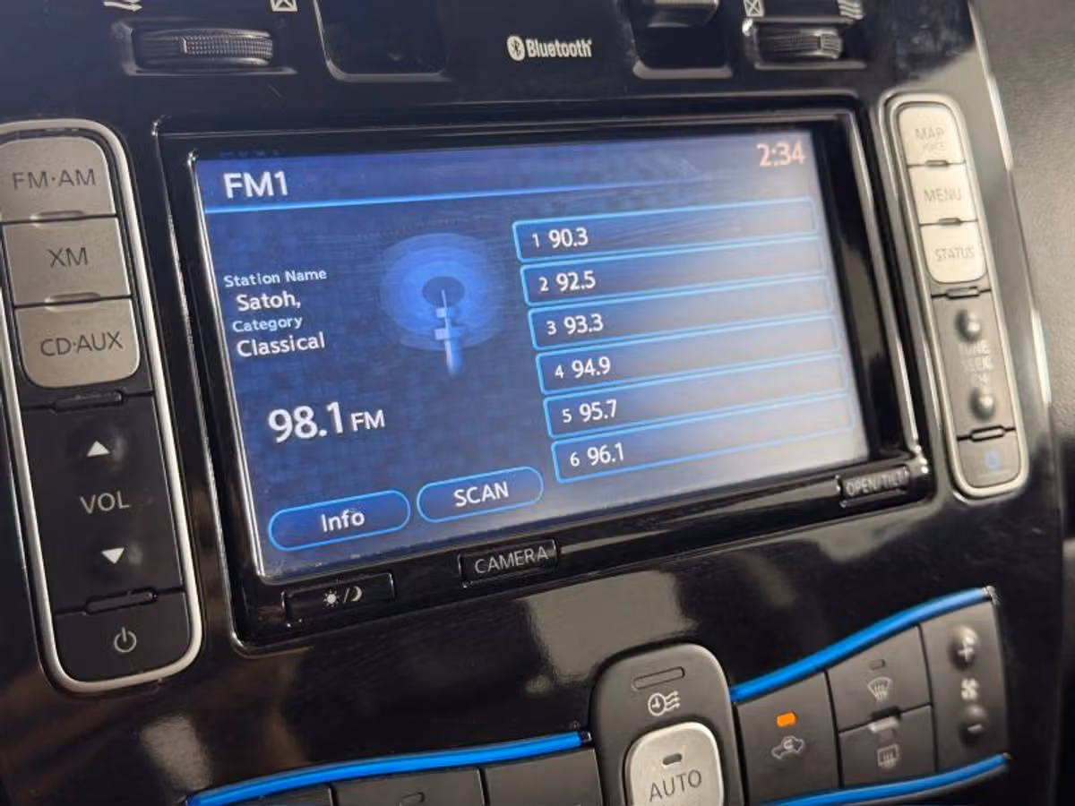 2013 Nissan LEAF SL Image 35