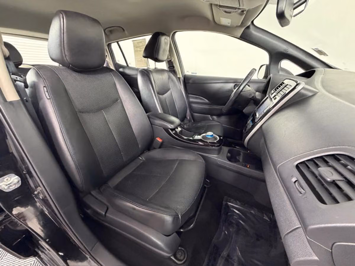 2013 Nissan LEAF SL Image 32