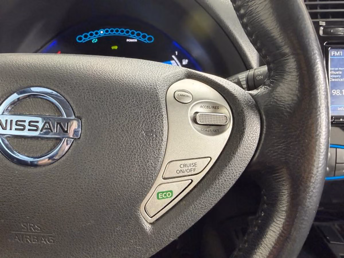 2013 Nissan LEAF SL Image 46