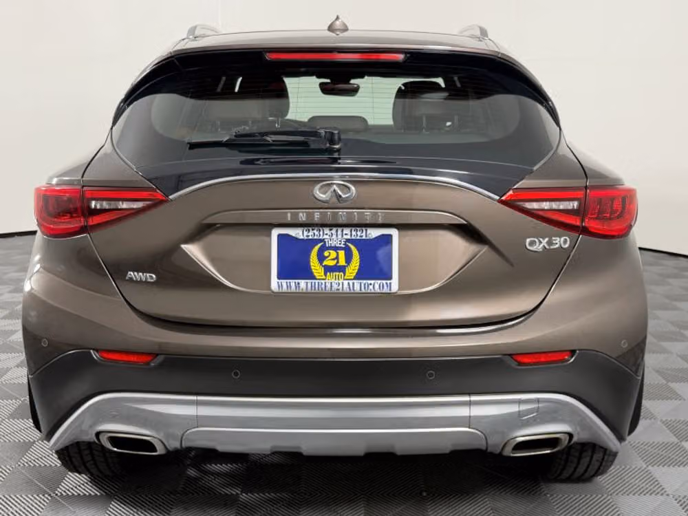 2017 INFINITI QX30 Premium Crossover Image 9