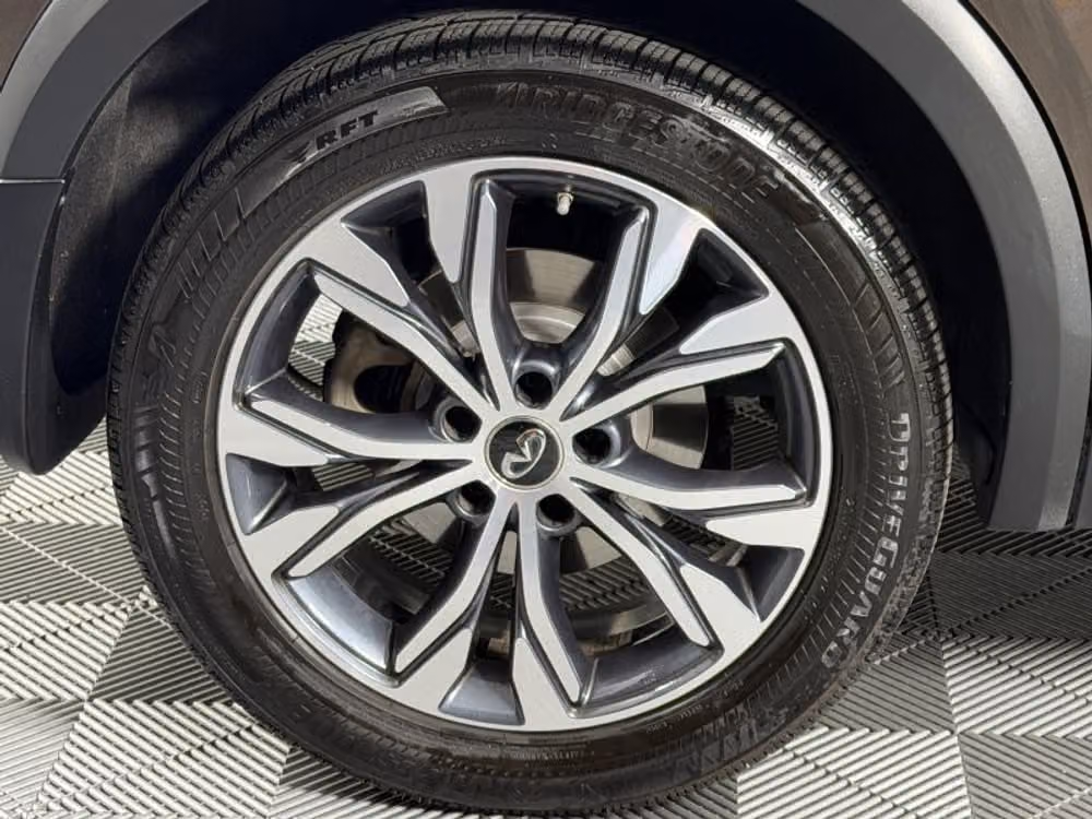 2017 INFINITI QX30 Premium Crossover Image 14
