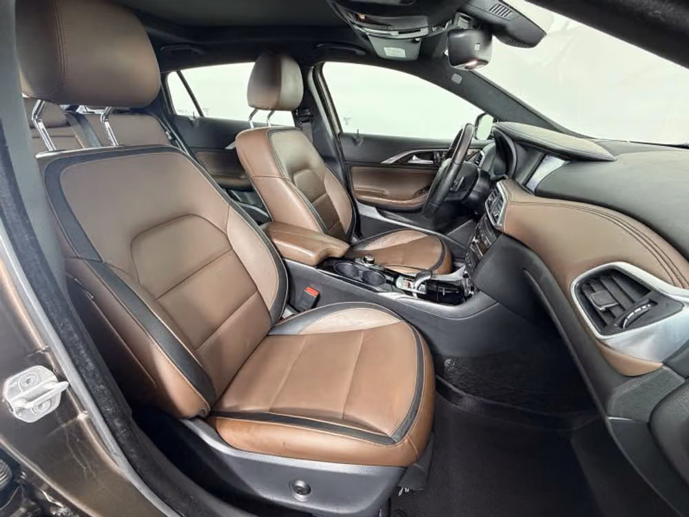 2017 INFINITI QX30 Premium Crossover Image 31