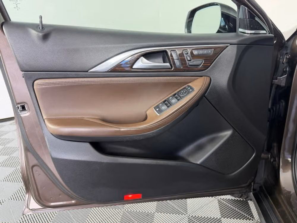 2017 INFINITI QX30 Premium Crossover Image 32