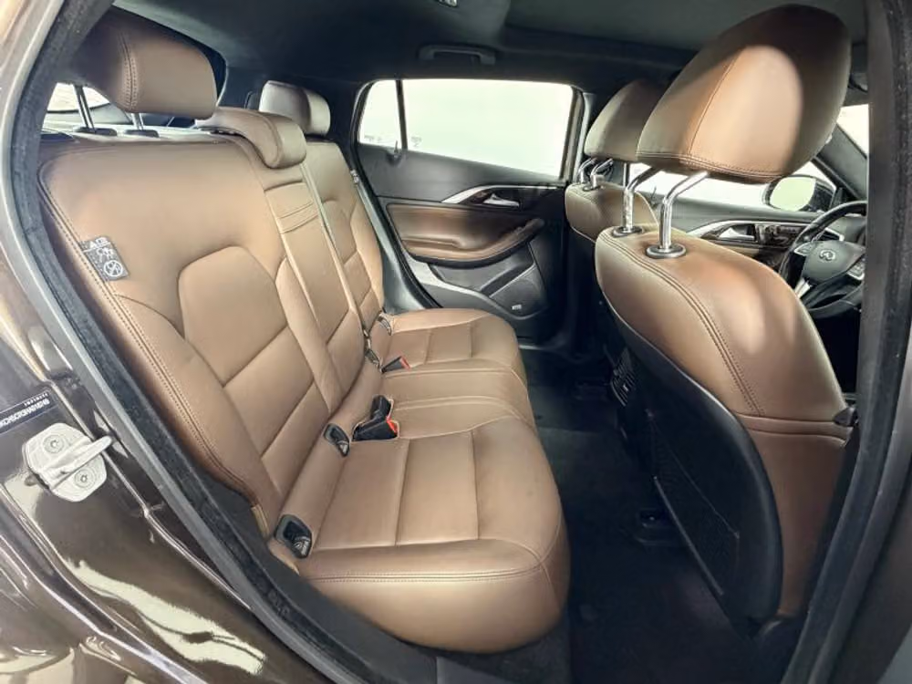 2017 INFINITI QX30 Premium Crossover Image 38