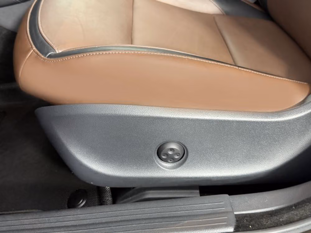 2017 INFINITI QX30 Premium Crossover Image 35