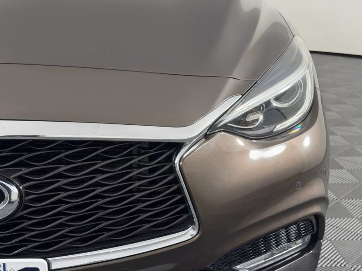 2017 INFINITI QX30 Premium Crossover Image 5