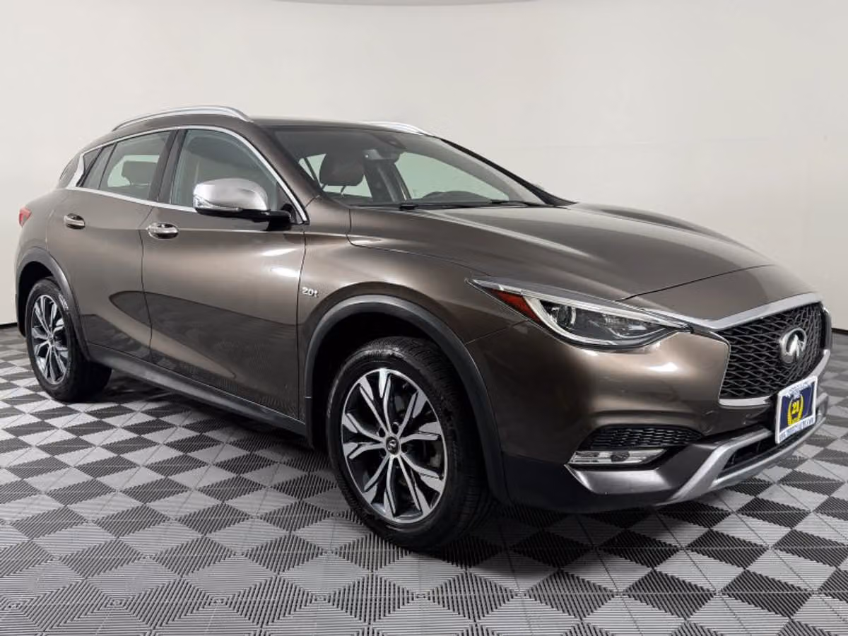 2017 INFINITI QX30 Premium Crossover Image 6