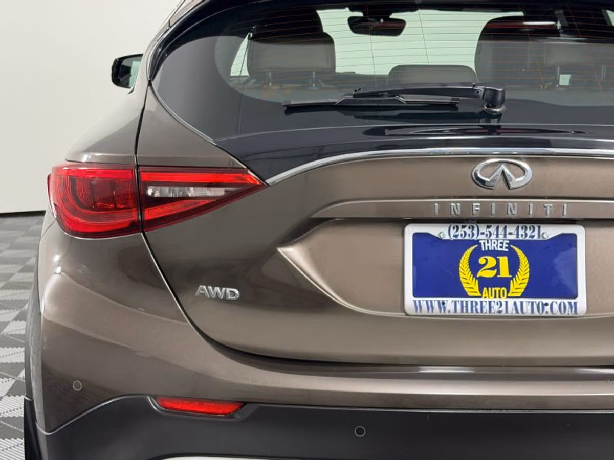 2017 INFINITI QX30 Premium Crossover Image 10