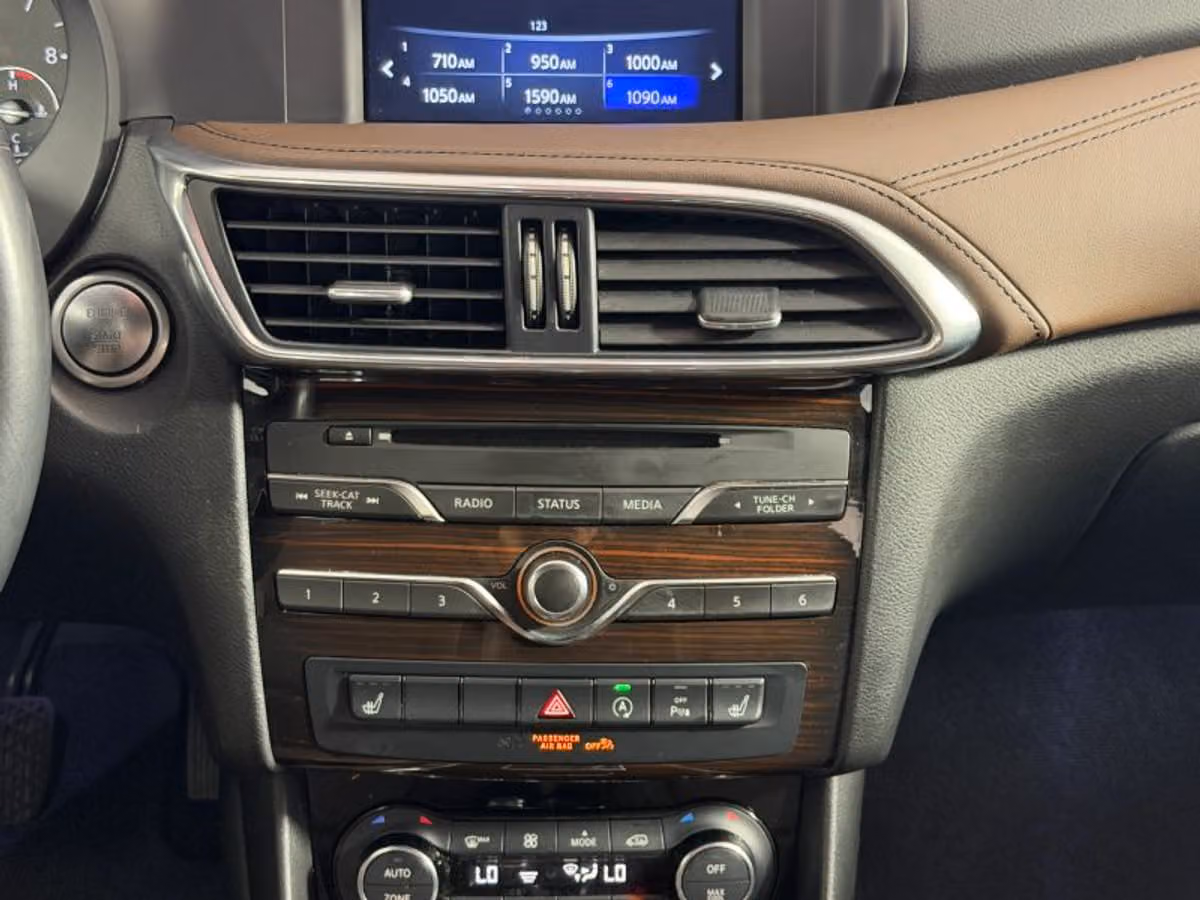 2017 INFINITI QX30 Premium Crossover Image 23