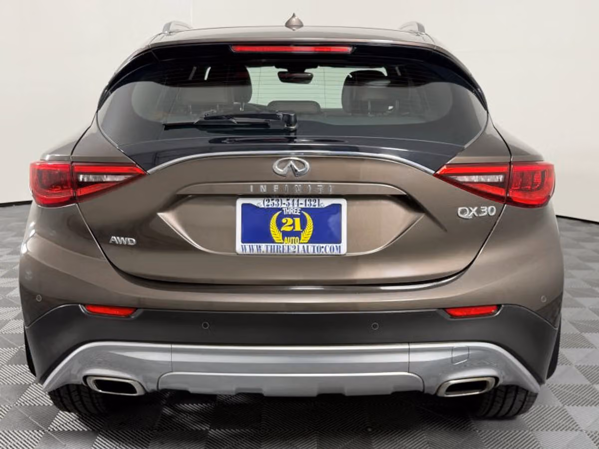 2017 INFINITI QX30 Premium Crossover Image 9