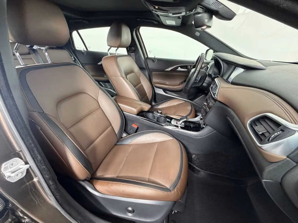 2017 INFINITI QX30 Premium Crossover Image 31