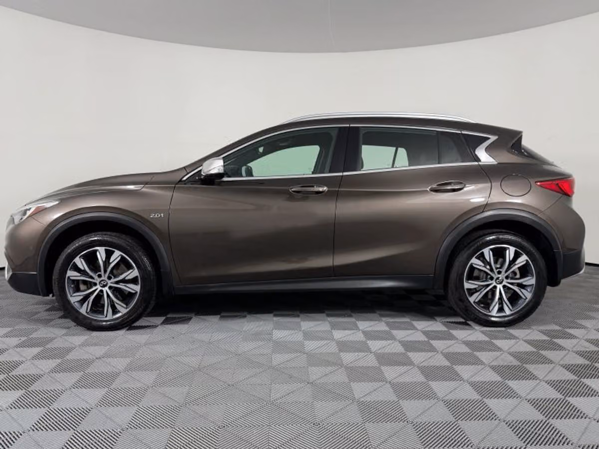 2017 INFINITI QX30 Premium Crossover Image 13