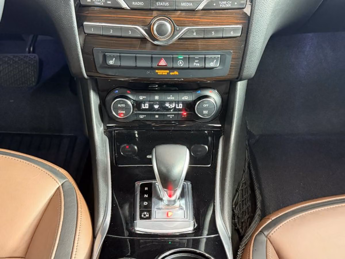 2017 INFINITI QX30 Premium Crossover Image 24